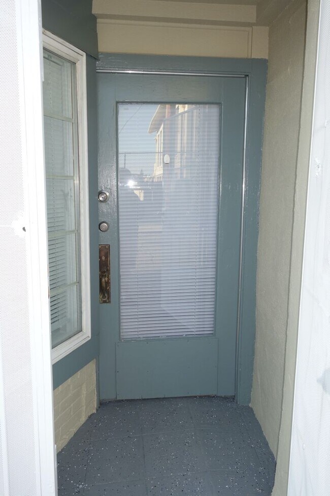 Foto del edificio - 3717-3721 13th Avenue