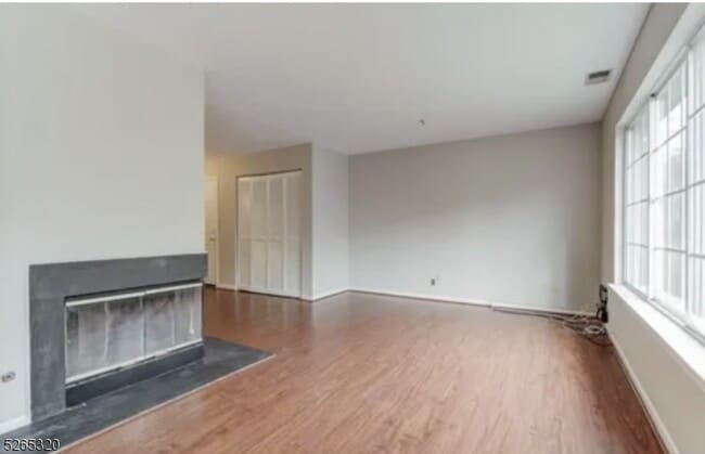 Building Photo - 81 Village Dr