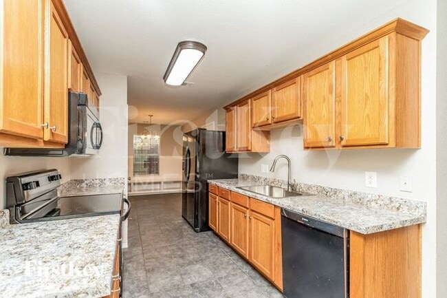 Building Photo - 2109 Chisolm Trl