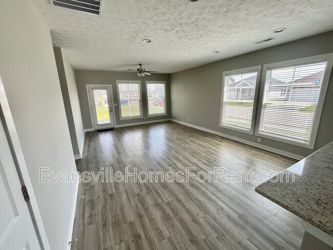 Building Photo - 4644 Chelmsford Dr