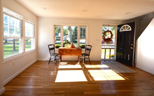 Foto del edificio - 130 Cottage Rd