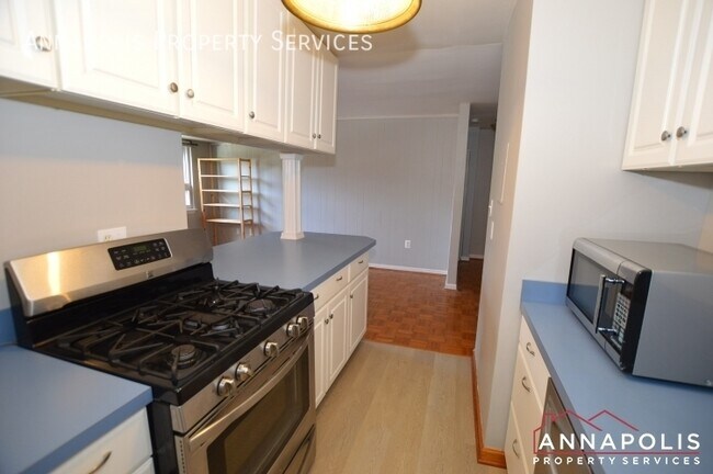 Building Photo - 1 silverwood circle #8