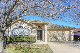 Building Photo - 217 Hollywood Dr