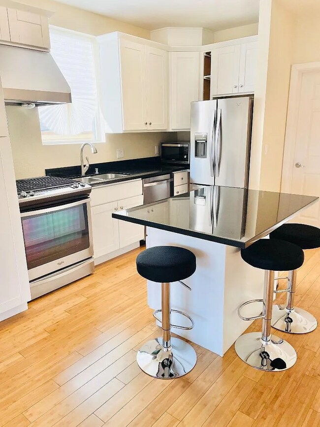 Building Photo - Charming 1-bedroom, 1-bathroom