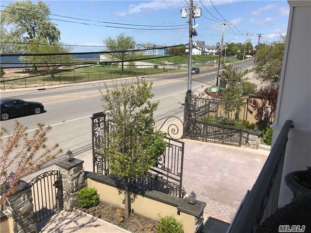 Foto del edificio - 24 Bayville Ave