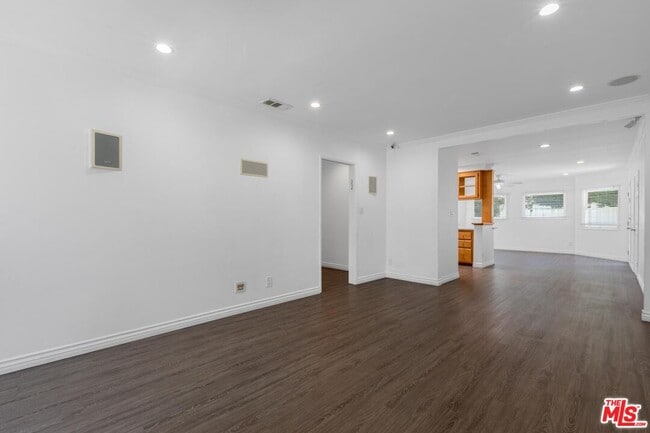 Foto del edificio - 18102 Valley Vista Blvd