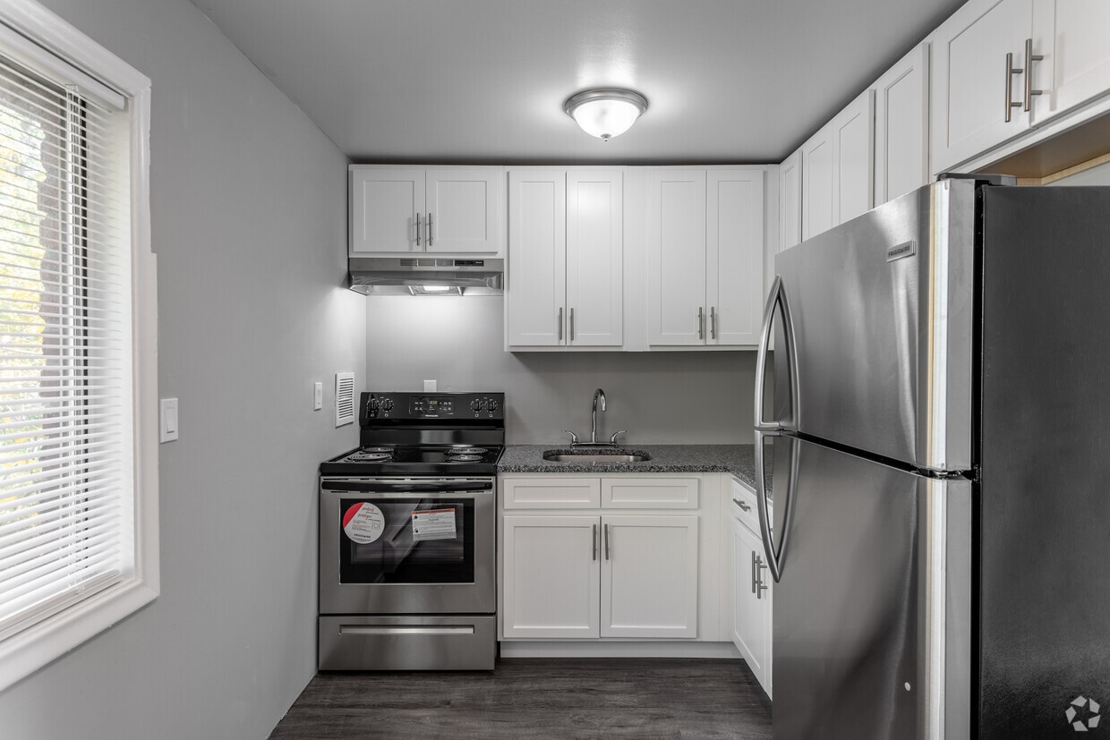 Woodbridge Apartments in Newington, CT