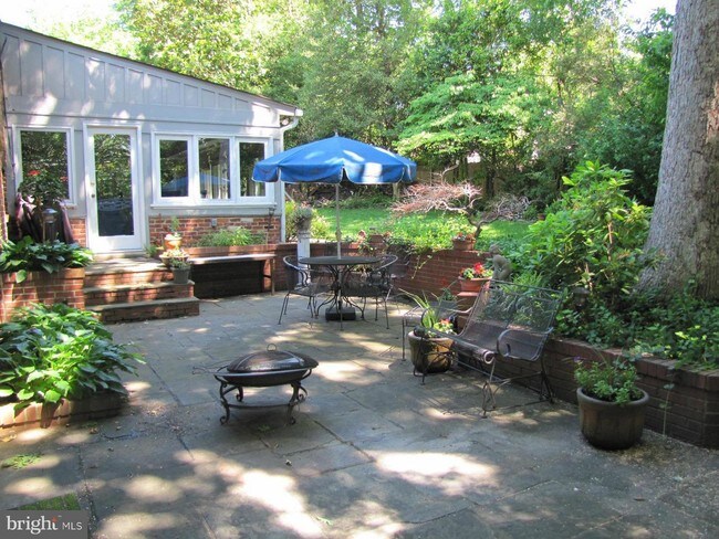 Building Photo - 2419 Claremont Dr