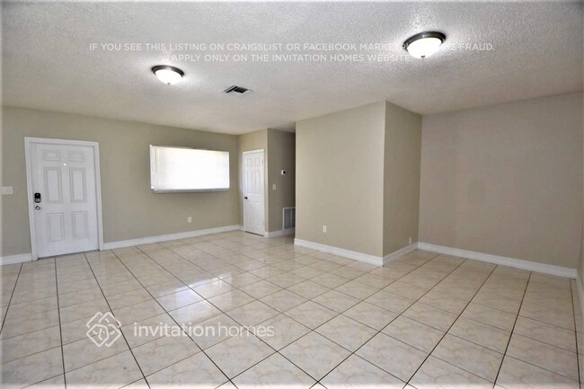 Foto del edificio - 330 NW 196th St