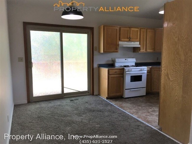 Building Photo - 3 br, 3 bath House - 1480 Meadow Loop Road