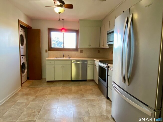 Building Photo - 1104 Summer Hill Dr