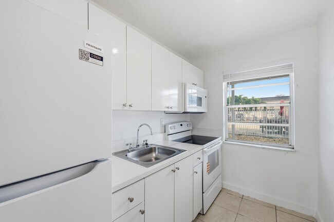 Building Photo - Edge Apartments
