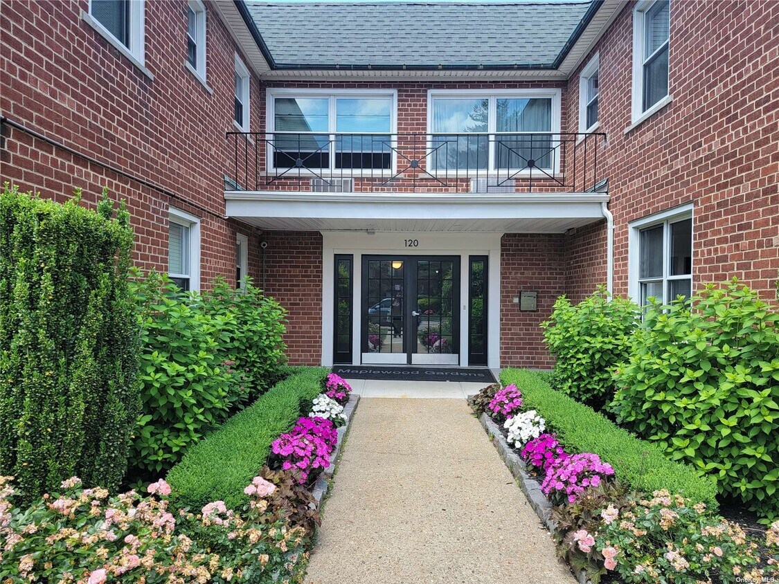 Primary Photo - 120 S Park Ave