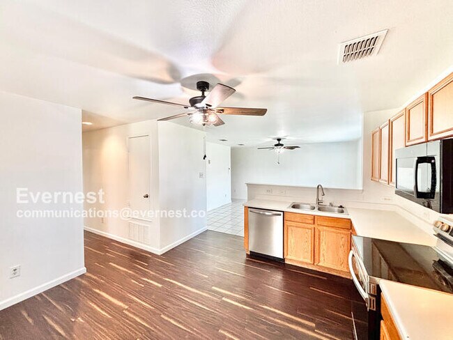 Foto del edificio - 12924 Kingsgate Dr