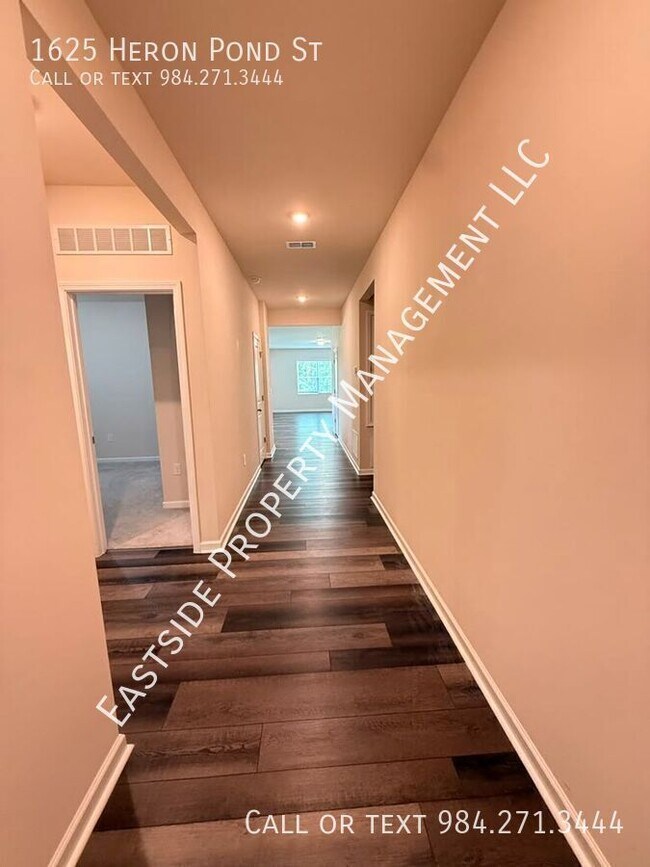 Foto del edificio - 1625 Heron Pond St