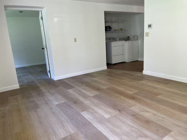 Building Photo - Nice 7-bed, 3-bath single family home in M...