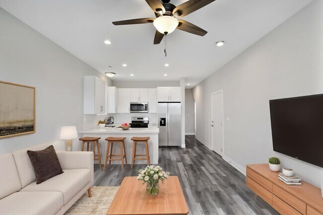 Foto del edificio - 857 E 63rd Pl