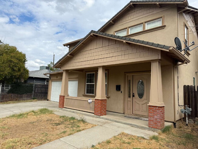 Building Photo - Spacious 4 Bedroom 2 Bath Home Nestled in ...