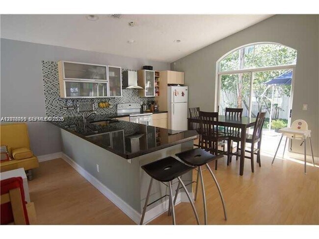 Foto del edificio - 882 Garnet Cir