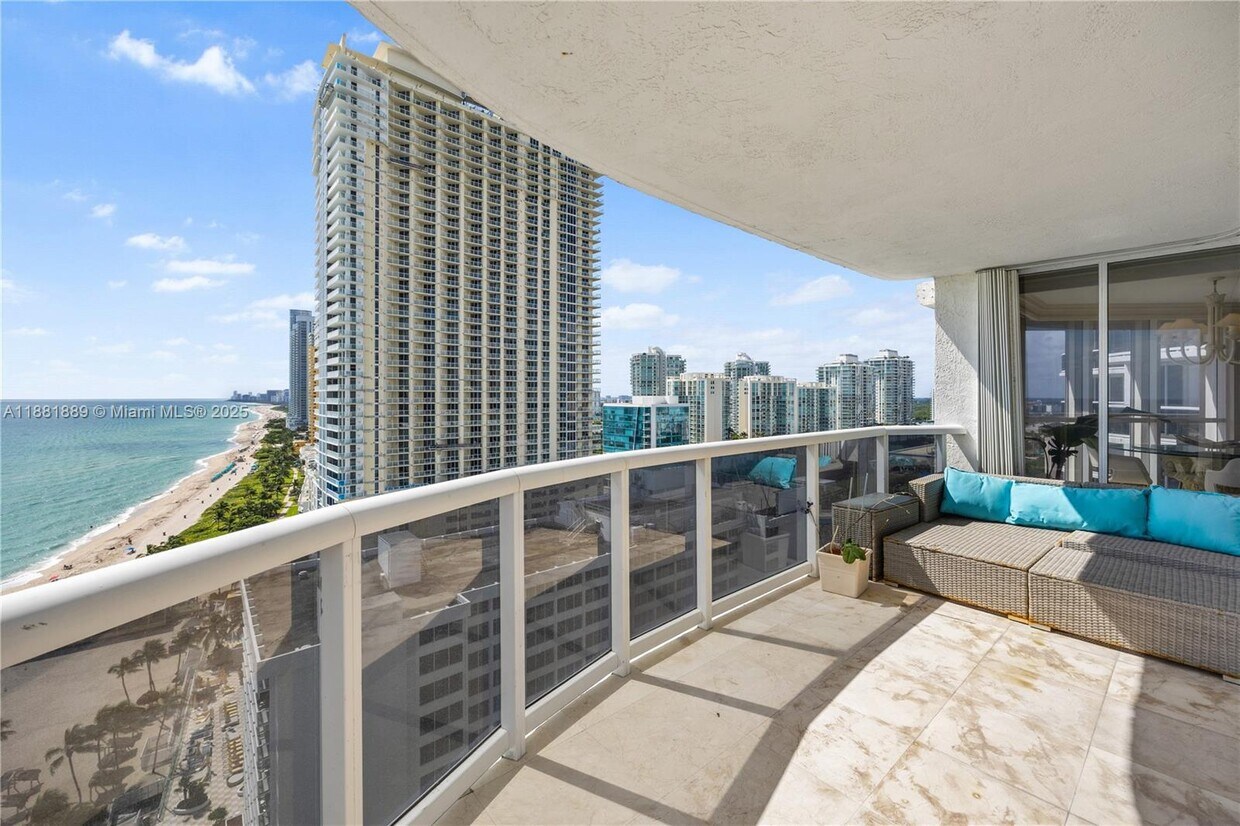 Foto principal - 16711 Collins Ave
