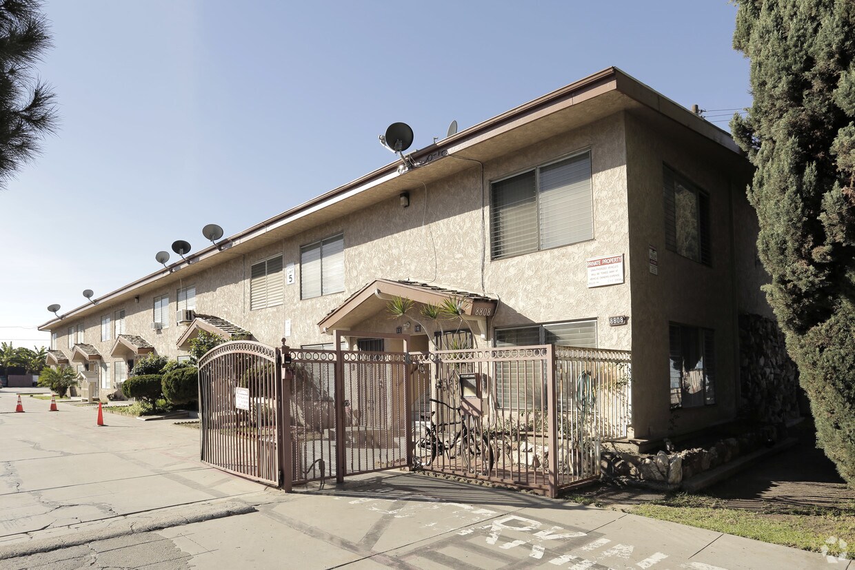 8808 Artesia Apartments Bellflower Ca Apartments Com
