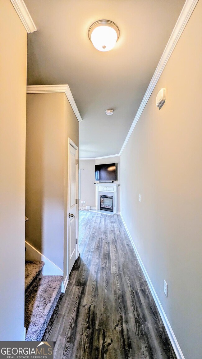 Building Photo - 3668 Acorn Dr