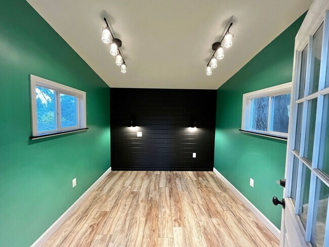 Foto del edificio - Cozy Bremerton Home on Large Corner Lot