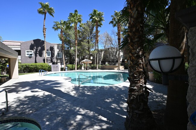 Building Photo - 5250 S Rainbow - 1 Bedroom Condo - Spanish...