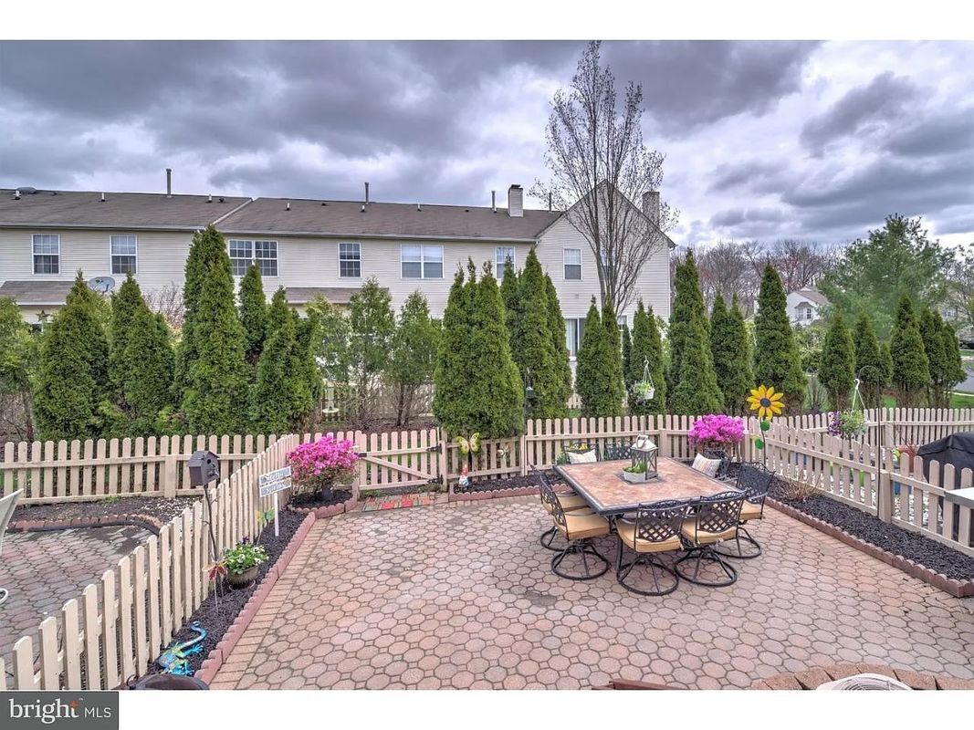 Foto del edificio - 216 Waverly Ct