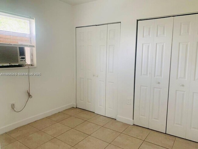 Foto del edificio - 401 N Dixie Hwy