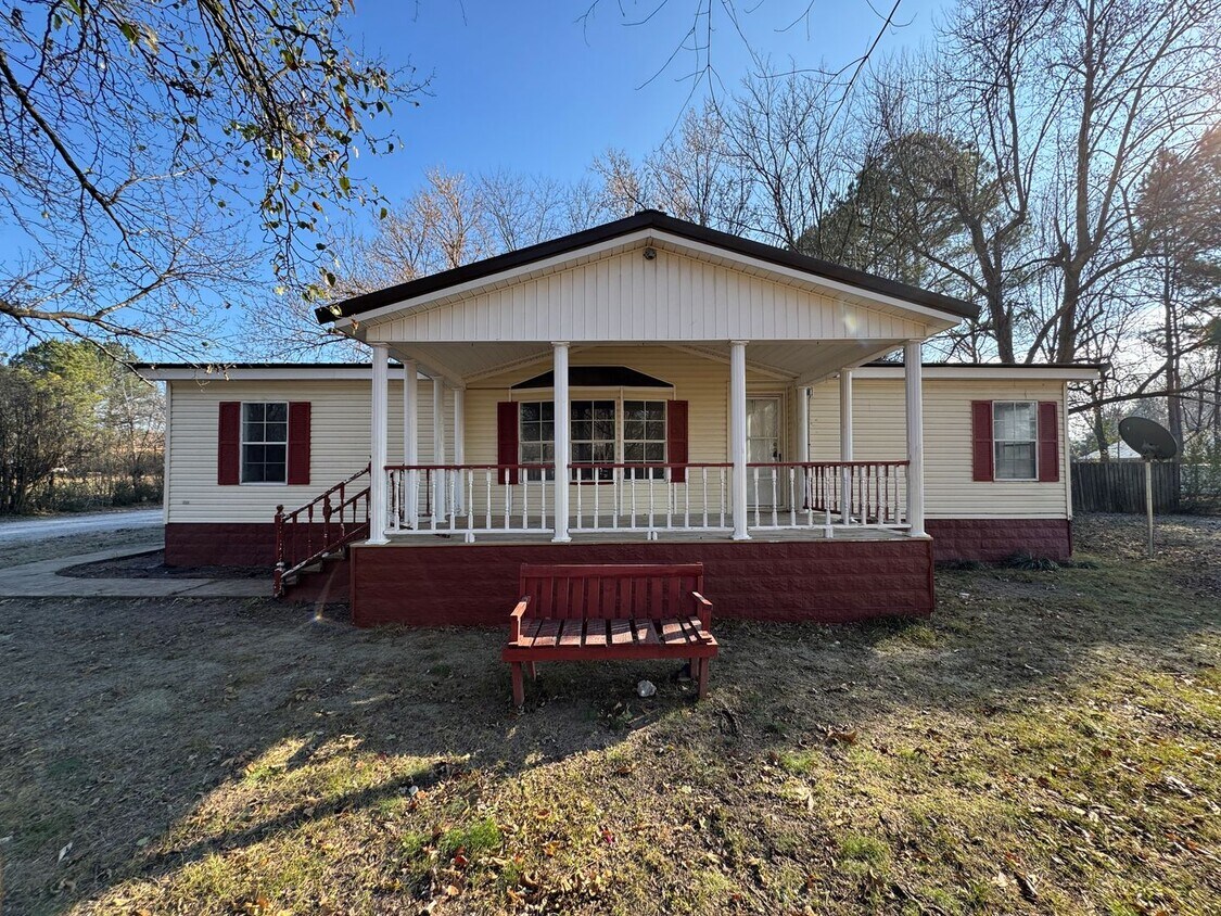 Primary Photo - 3 Bed/ 2 Bath Home Off of White Drive