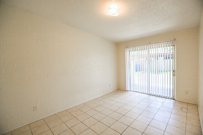 Building Photo - 501 S Hall
