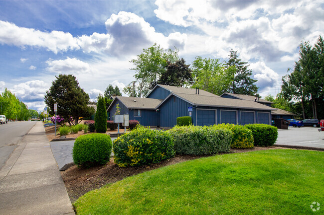 Building Photo - Beverly Townhomes