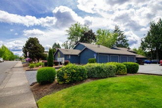 Building Photo - Beverly Townhomes