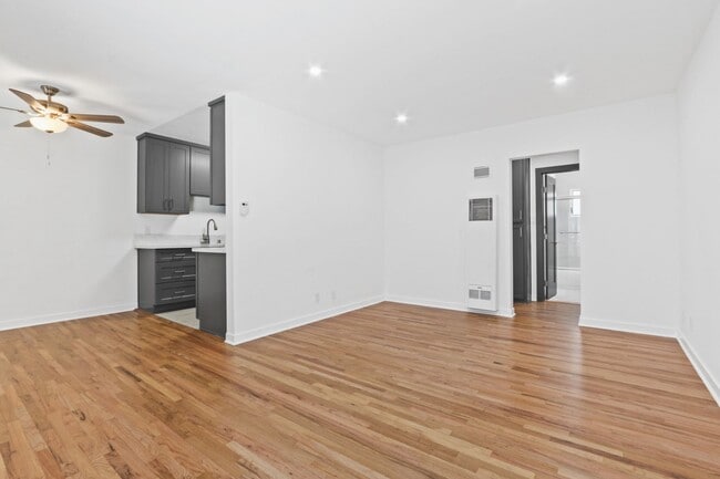 Building Photo - 844 5th St