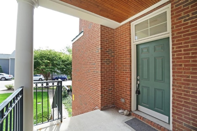 Building Photo - 246 Stetson St