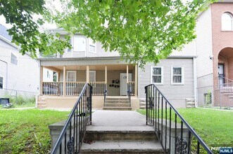 Building Photo - 45-47-47 Hedden Terrace