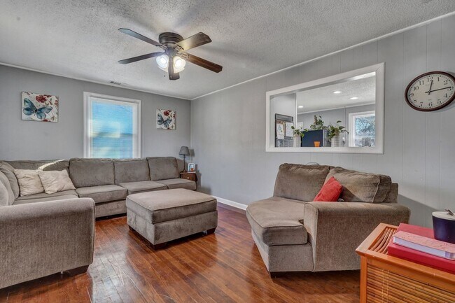 Foto del edificio - Charming 2BR House in Savannah