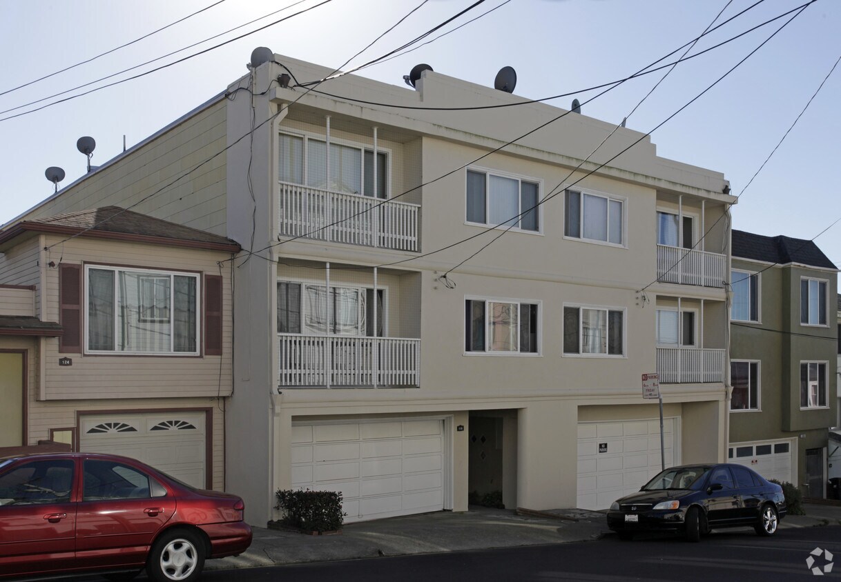 Building Photo - 112-118 E Moltke St
