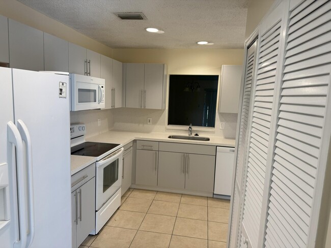 Foto del edificio - 1218 White Pine Dr