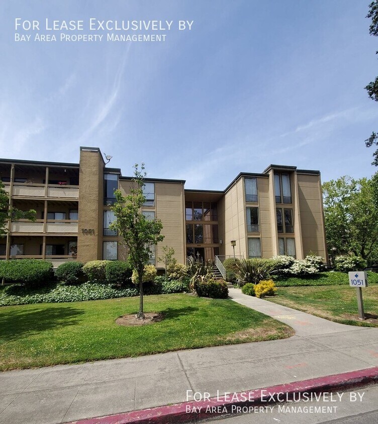 Primary Photo - Large, sunny 3 BR / 2 Bath in Foster City!