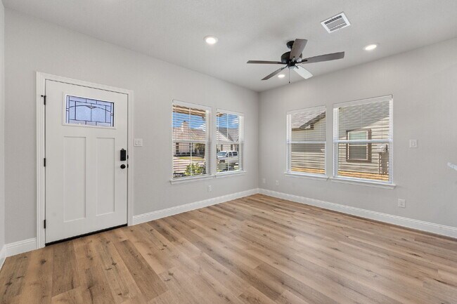 Foto del edificio - 3-Bed Oasis on Reverie Rd with Spacious 1612 Sq Ft Layout - Perfect for Your Family!