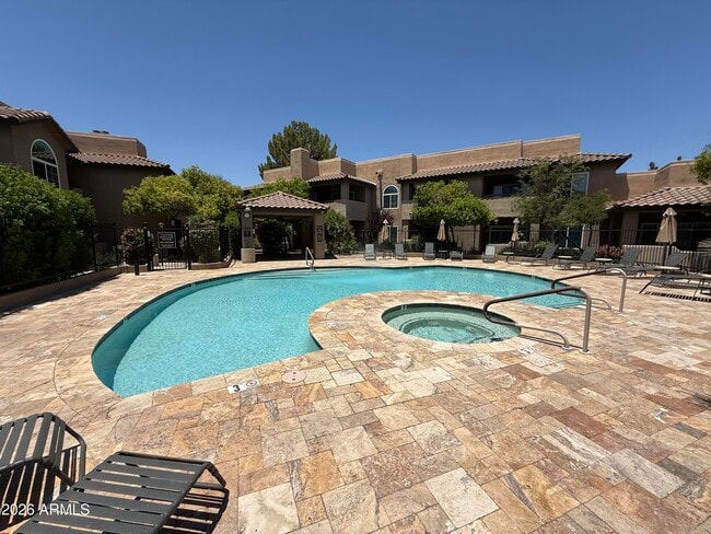 Foto del edificio - 9451 E Becker Ln