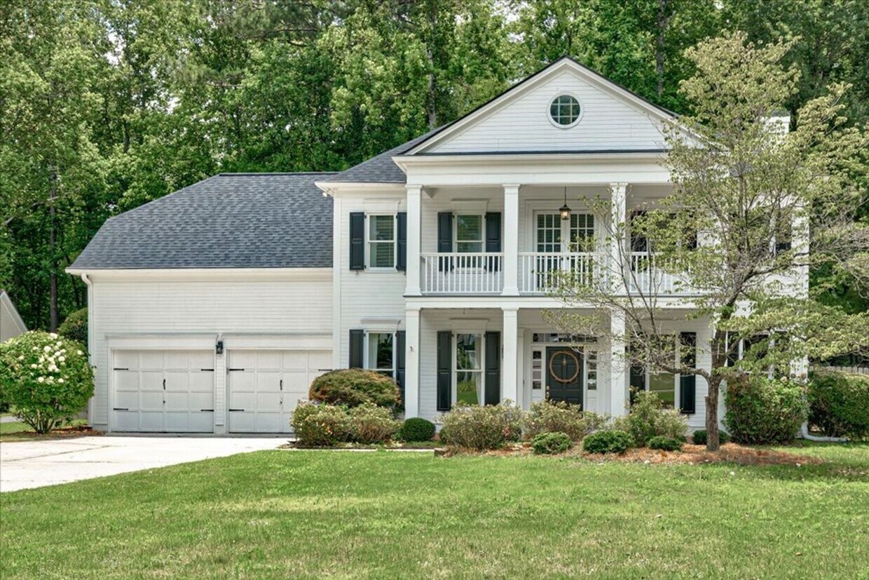 Foto principal - Welcome to this stunning 4-bedroom, 3-bath...