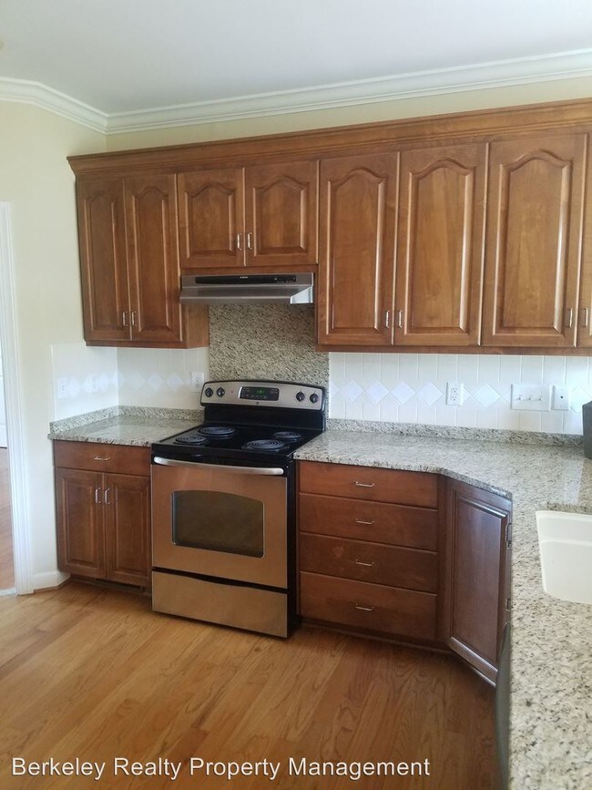 Building Photo - 4 br, 3.5 bath House - 124 West Links