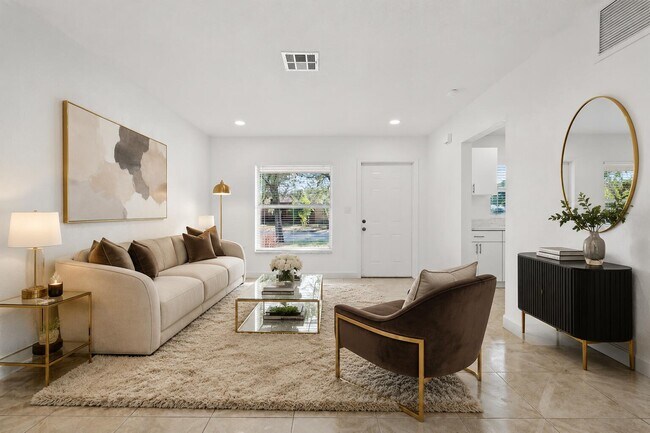 Foto del edificio - 583 NW 17th Pl