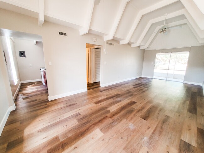 Foto del edificio - 4741 Club Cir