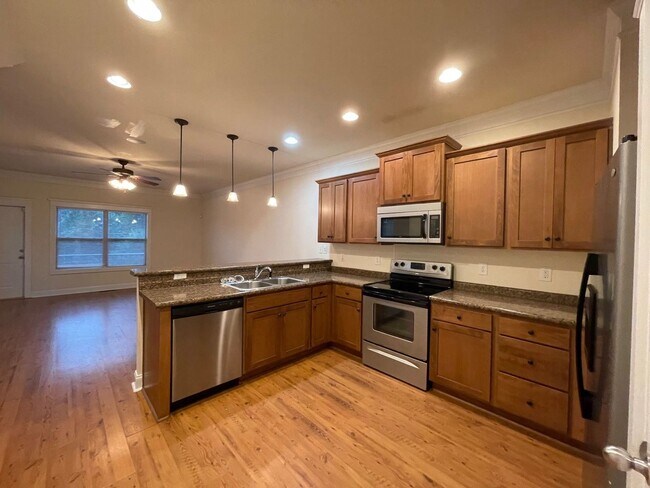 Foto del edificio - 150 A Strickland Avenue