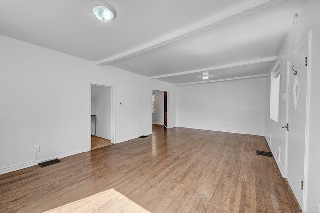 Foto del edificio - 2253 Miner St
