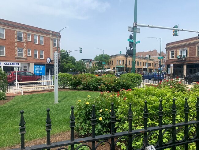 Foto del edificio - 3765 N Racine Ave